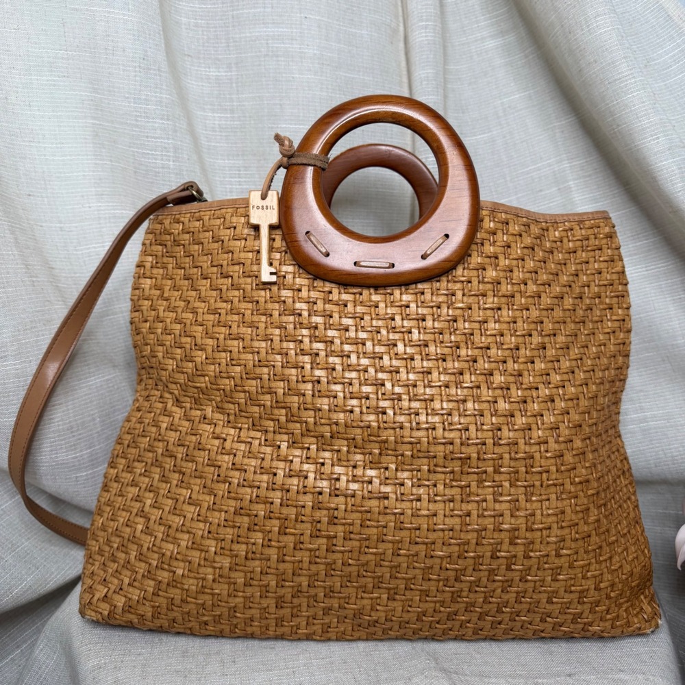 Vintage Fossil Woven Straw Tote Wood Handle Crossbody Tan Brown Raffia Beach